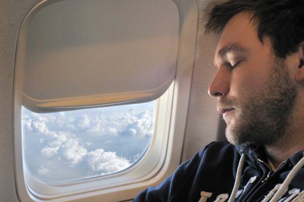 راهکارهایی برای خوابیدن در هواپیما